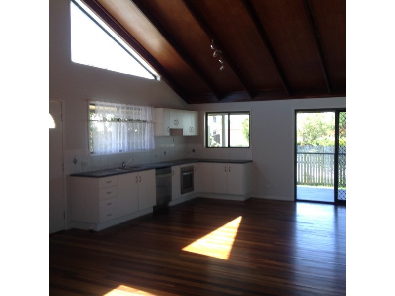 35 Lucas Drive, Burrum Heads QLD 4659