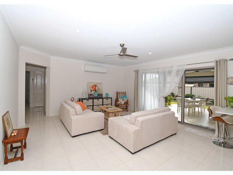 52 Honey Myrtle Close, Burrum Heads QLD 4659