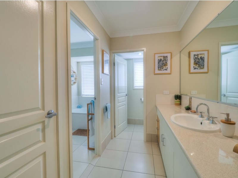 13 Fulmar Court, Burrum Heads QLD 4659