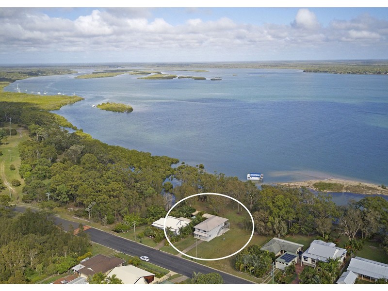 100 Riverview Drive, Burrum Heads QLD 4659