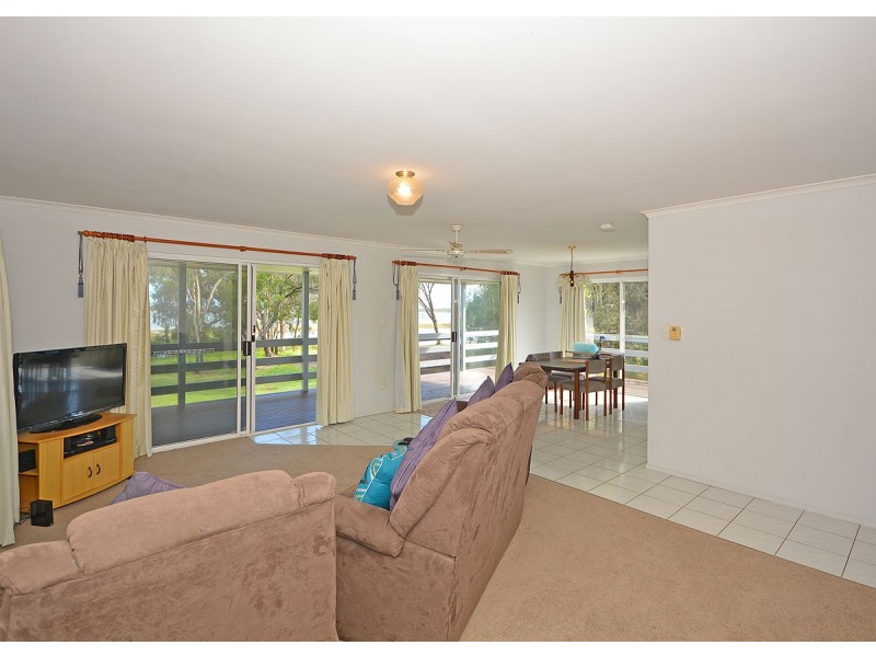 100 Riverview Drive, Burrum Heads QLD 4659