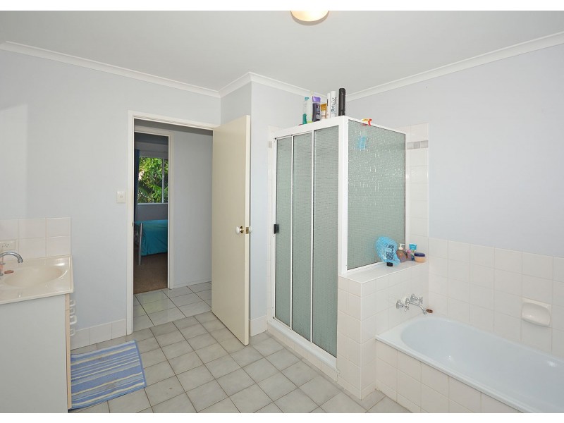 100 Riverview Drive, Burrum Heads QLD 4659