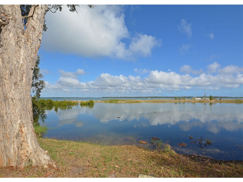 100 Riverview Drive, Burrum Heads QLD 4659