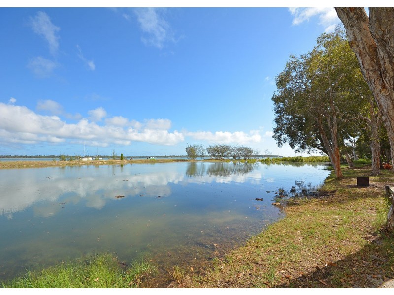 100 Riverview Drive, Burrum Heads QLD 4659