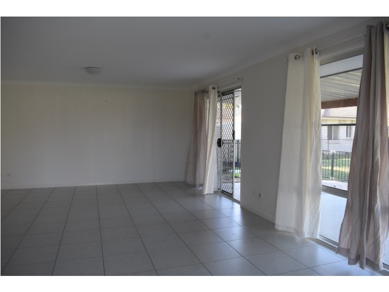 33 Sirenia Drive, Burrum Heads QLD 4659