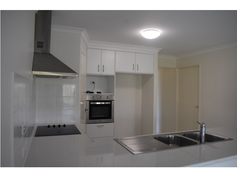 33 Sirenia Drive, Burrum Heads QLD 4659