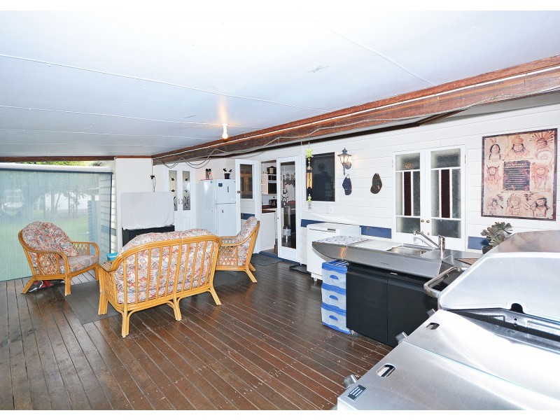22 Lower Thomas Street, Howard QLD 4659
