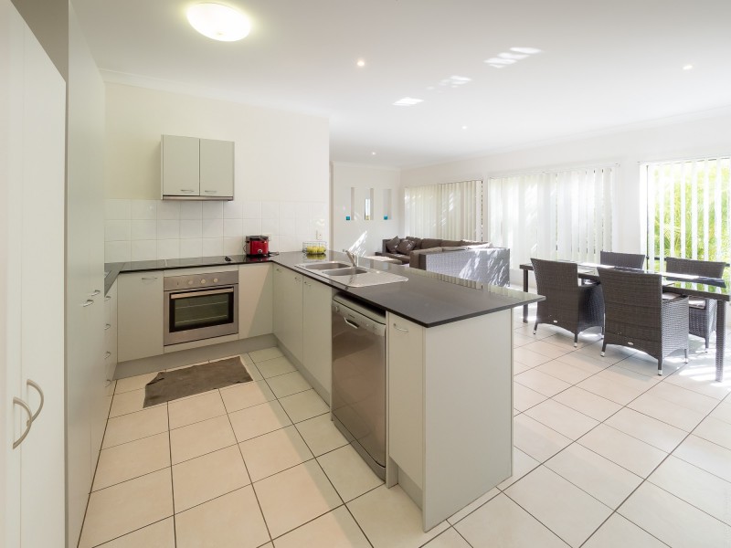 4 Oyster Court, Toogoom QLD 4655