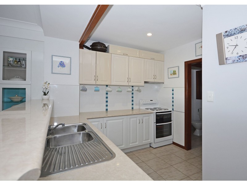 2/110 Burrum St, Burrum Heads QLD 4659