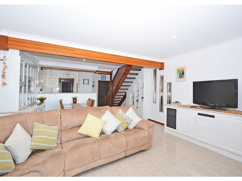 2/110 Burrum St, Burrum Heads QLD 4659