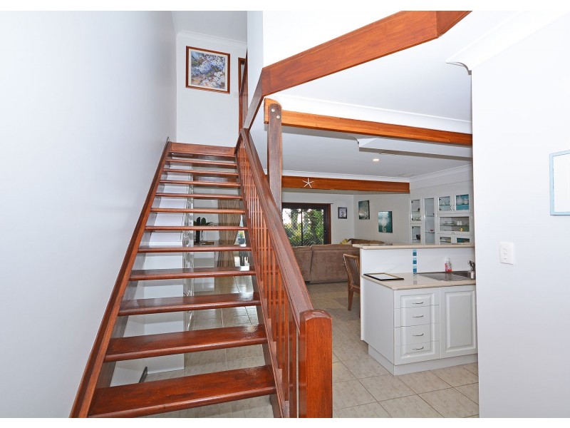 2/110 Burrum St, Burrum Heads QLD 4659