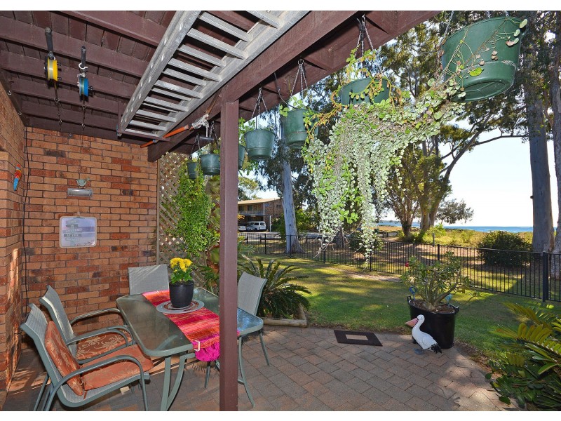 2/110 Burrum St, Burrum Heads QLD 4659