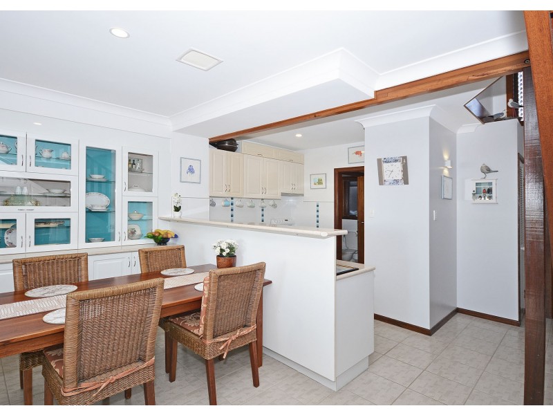 2/110 Burrum St, Burrum Heads QLD 4659