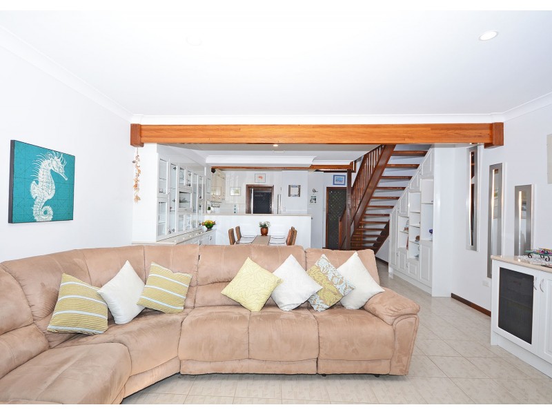 2/110 Burrum St, Burrum Heads QLD 4659