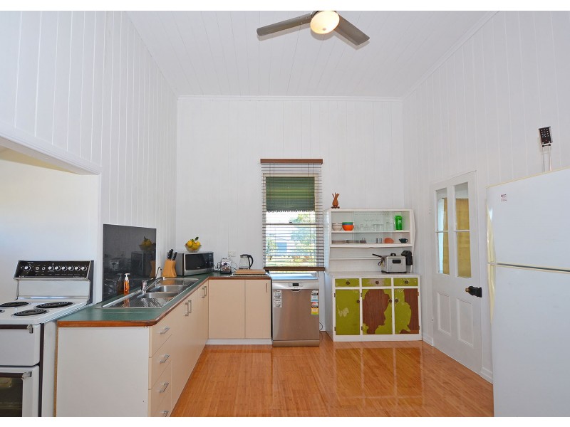 36 Robertson St, Torbanlea QLD 4662