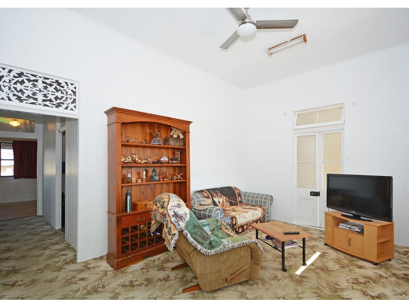 36 Robertson St, Torbanlea QLD 4662