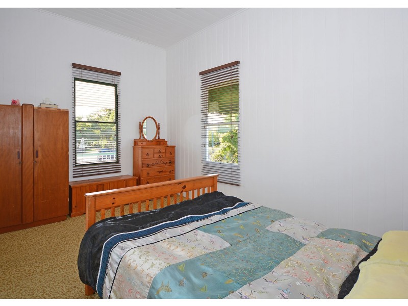 36 Robertson St, Torbanlea QLD 4662