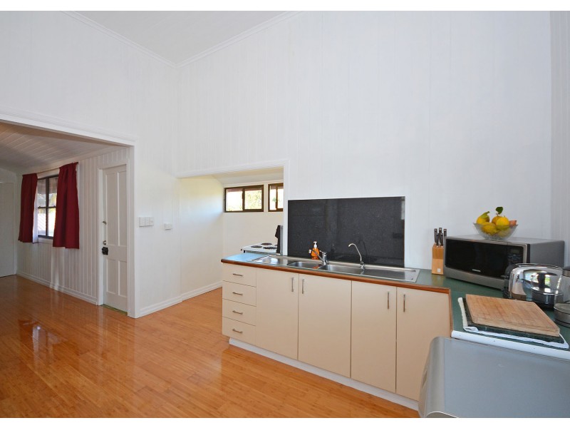 36 Robertson St, Torbanlea QLD 4662