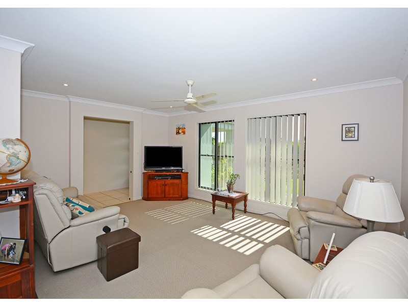 24 Louise Dr, Burrum Heads QLD 4659