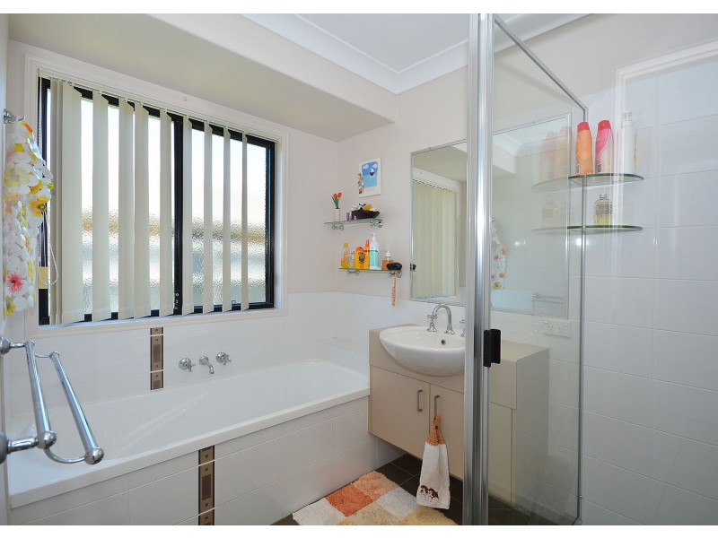 24 Louise Dr, Burrum Heads QLD 4659