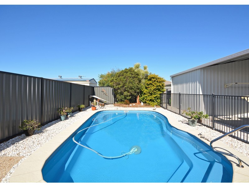 24 Louise Dr, Burrum Heads QLD 4659
