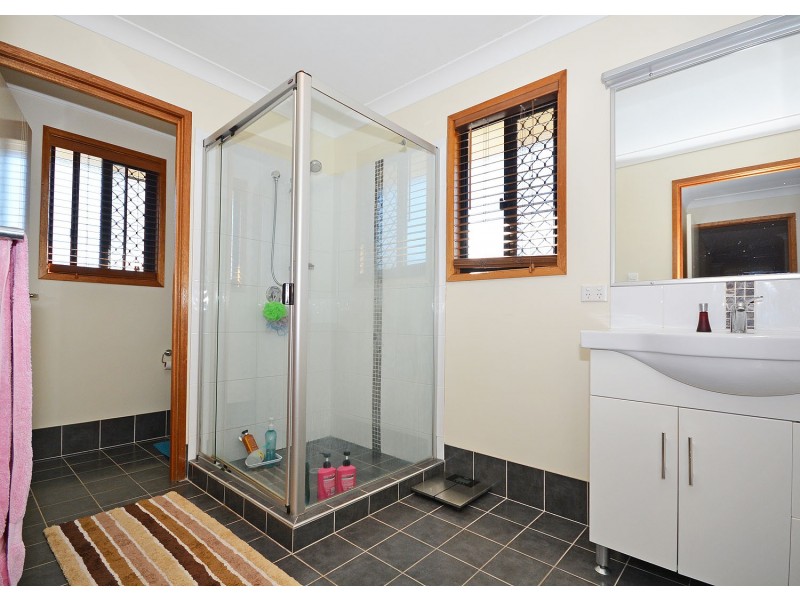 16 LAKESIDE DRIVE, Burrum Heads QLD 4659