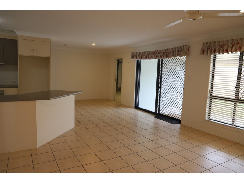 1/4 Pilbara way, Burrum Heads QLD 4659