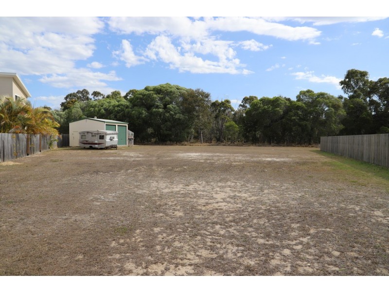 15 Lakes boulevard, Burrum Heads QLD 4659