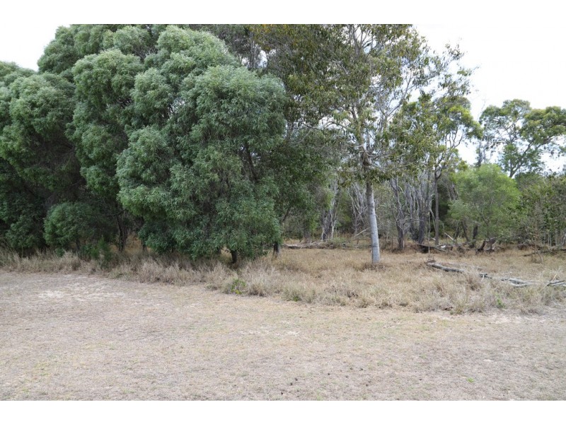 15 Lakes boulevard, Burrum Heads QLD 4659