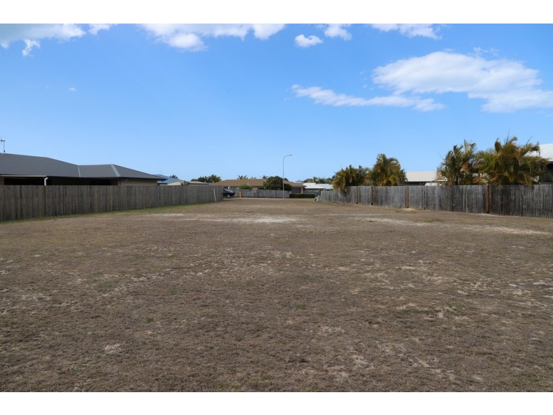 15 Lakes boulevard, Burrum Heads QLD 4659