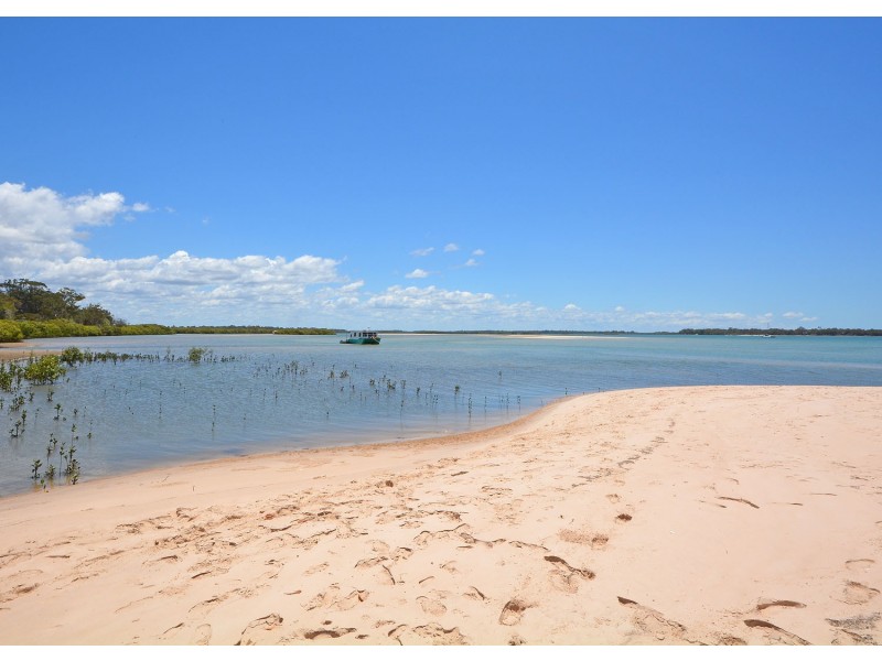 102 Riverview Drive, Burrum Heads QLD 4659