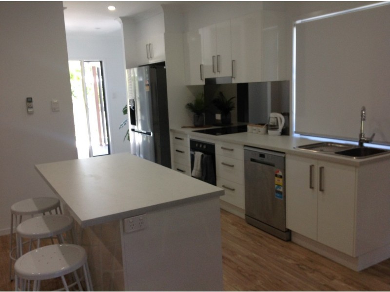 2/6 Howard Street, Burrum Heads QLD 4659