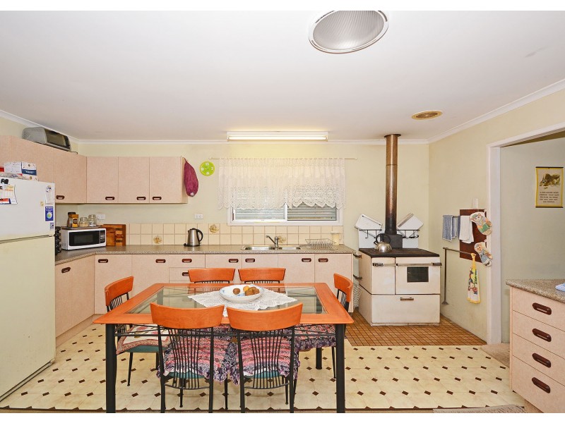 51 Burrum Heads Rd, Burrum Heads QLD 4659