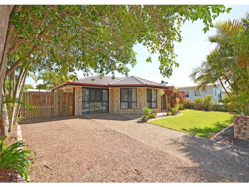 32 Beach Drive, Burrum Heads QLD 4659