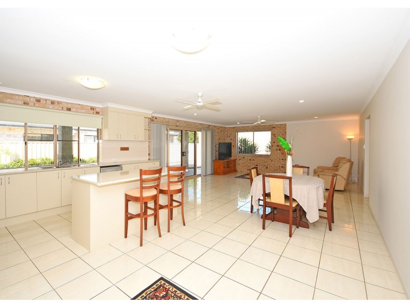 16 Louise Drive, Burrum Heads QLD 4659