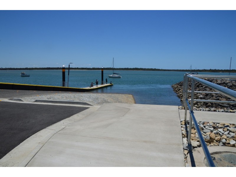 42 Louise Dr, Burrum Heads QLD 4659