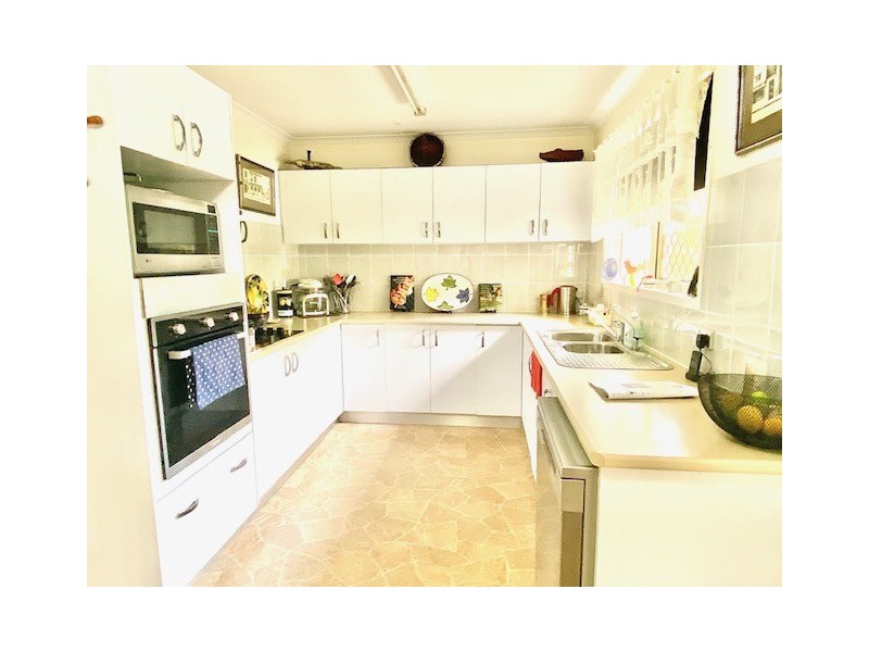 4 Jacqueline Drive, Pacific Haven QLD 4659