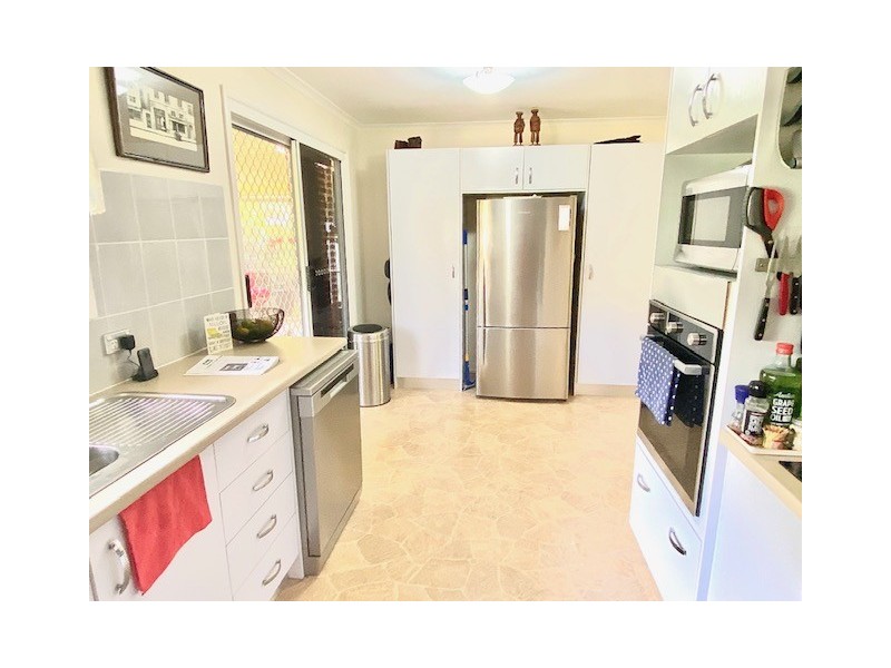 4 Jacqueline Drive, Pacific Haven QLD 4659