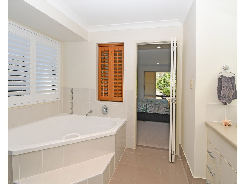 12 Elboz Court, Burrum Heads QLD 4659