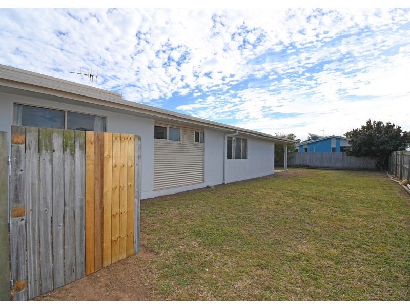 8 Beach Walk Crt, Toogoom QLD 4655
