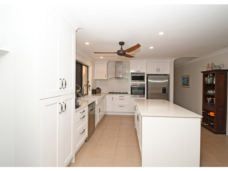 9 Island Close, Pacific Haven QLD 4659