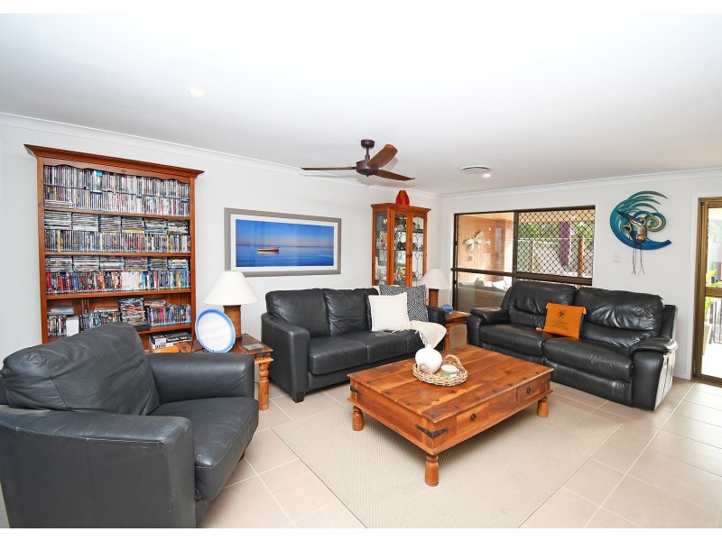 9 Island Close, Pacific Haven QLD 4659