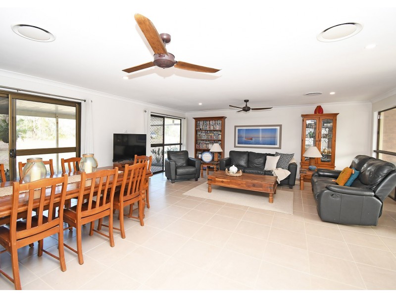 9 Island Close, Pacific Haven QLD 4659