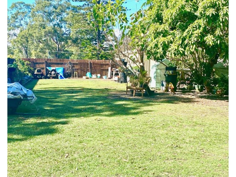 21 EAST STREET, Howard QLD 4659