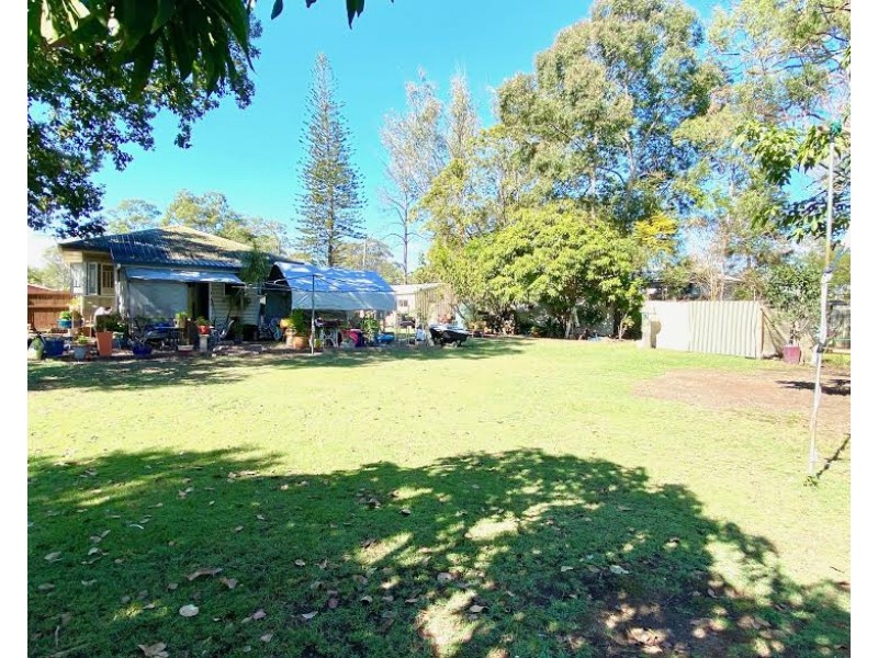 21 EAST STREET, Howard QLD 4659