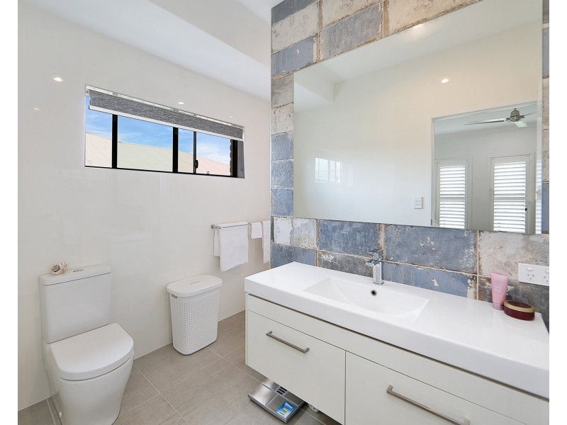 34 TULIPWOOD DRIVE, Burrum Heads QLD 4659