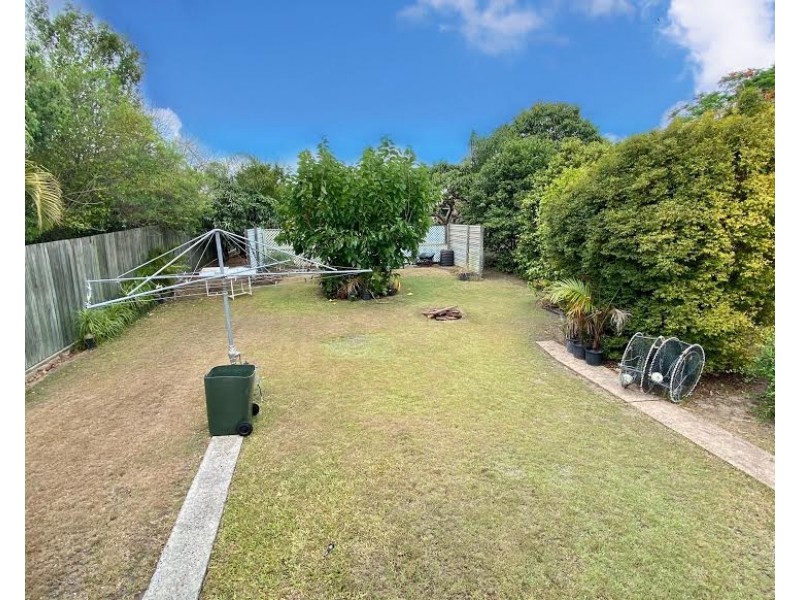 70 THOMAS STREET, Howard QLD 4659