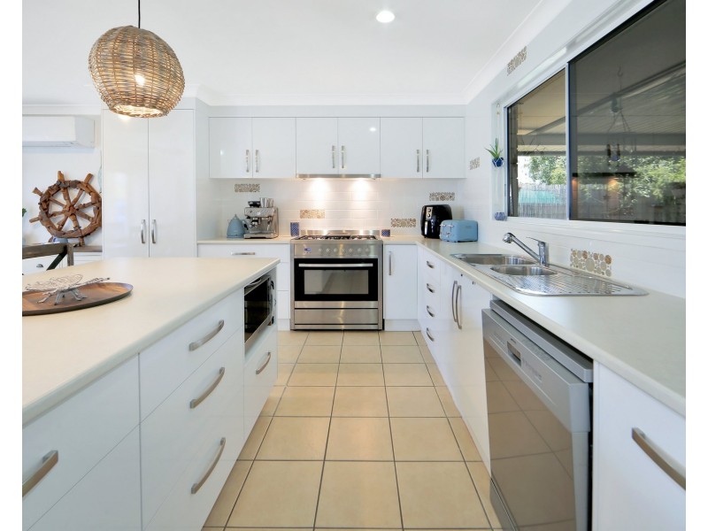 12 Lakeside Drive, Burrum Heads QLD 4659