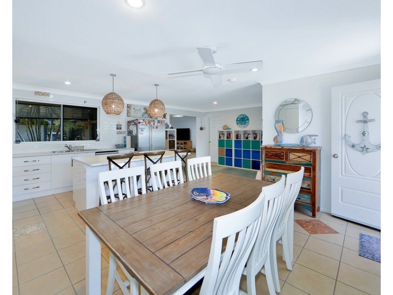 12 Lakeside Drive, Burrum Heads QLD 4659