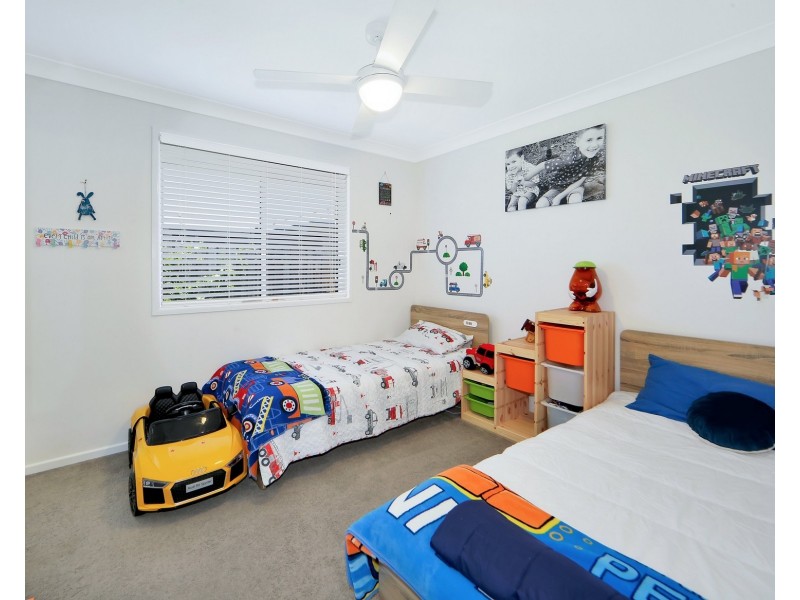 12 Lakeside Drive, Burrum Heads QLD 4659
